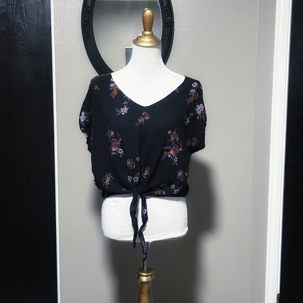 Black Floral Front Tie Shirt Sz L